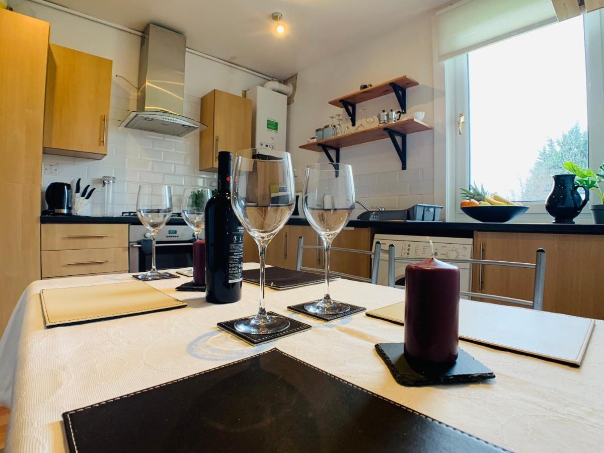 Maria- Bright And Modern City Center Apartment . Единбург Екстериор снимка