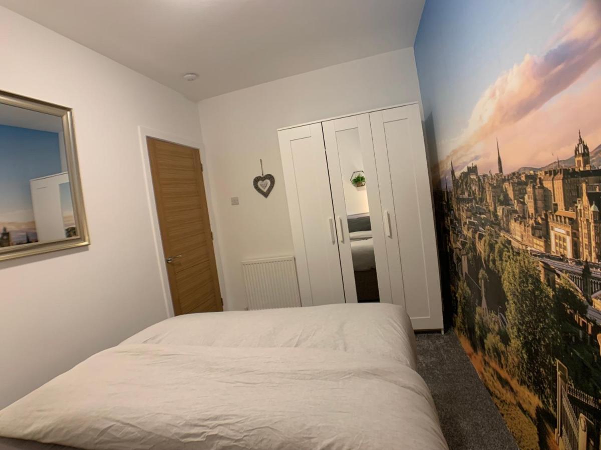 Maria- Bright And Modern City Center Apartment . Единбург Екстериор снимка