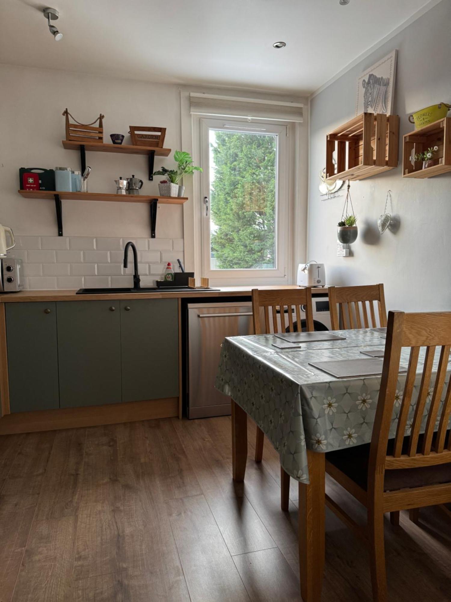 Maria- Bright And Modern City Center Apartment . Единбург Екстериор снимка