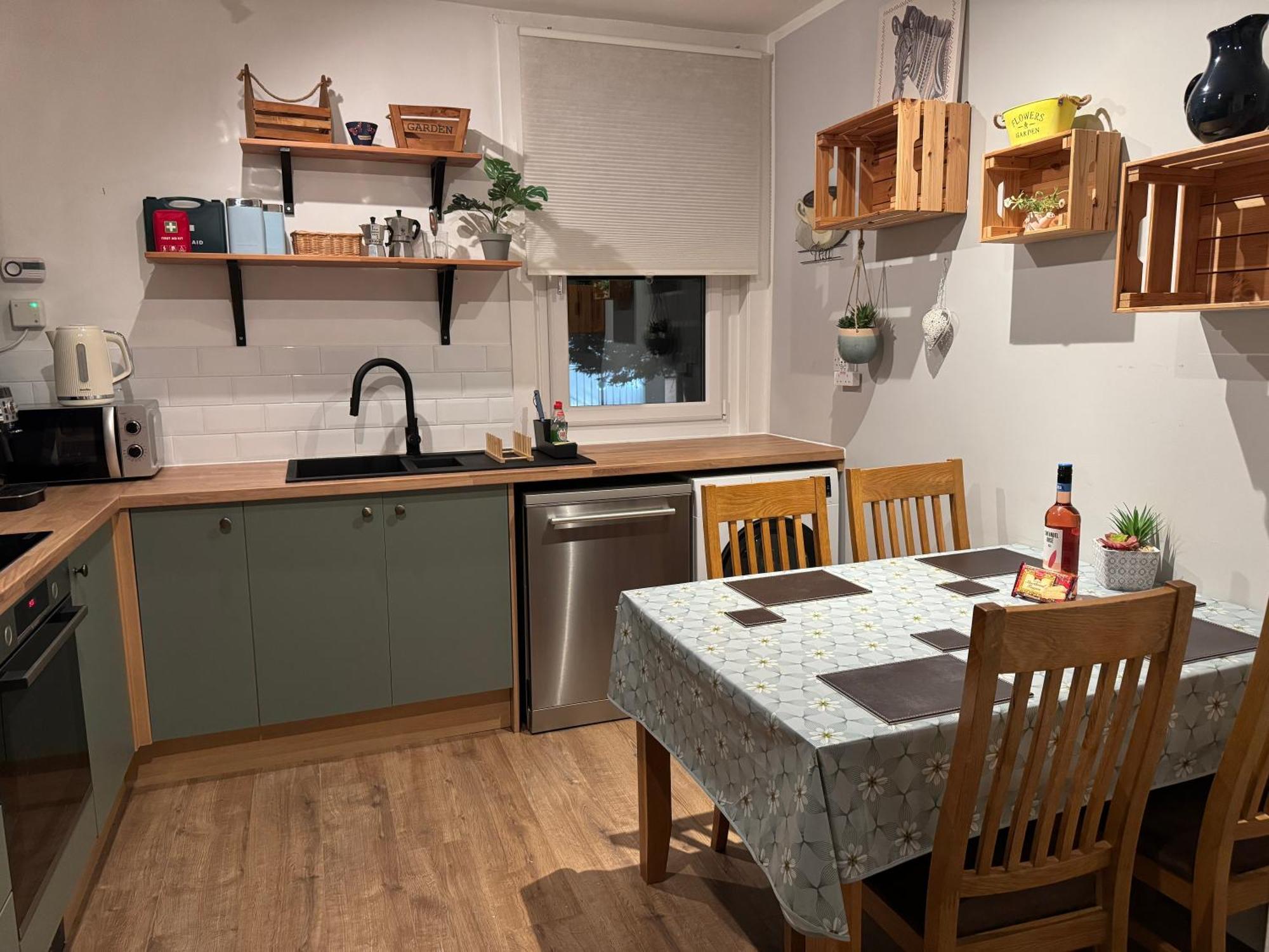 Maria- Bright And Modern City Center Apartment . Единбург Екстериор снимка